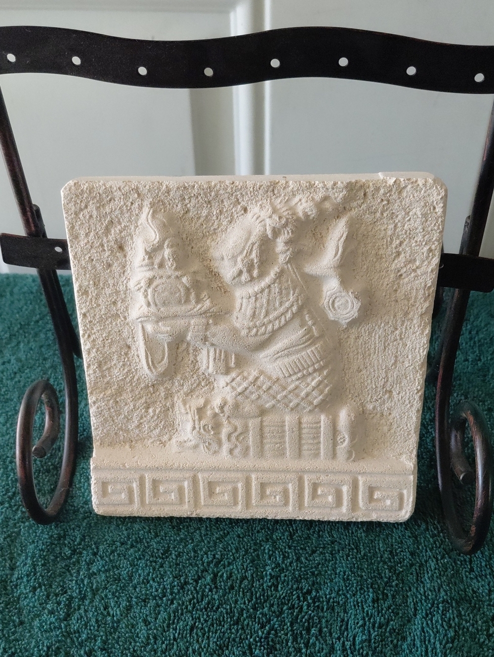 Lady AHPO-HEL Mexican Embossed Stone-Look Decorative Plaque in Cream